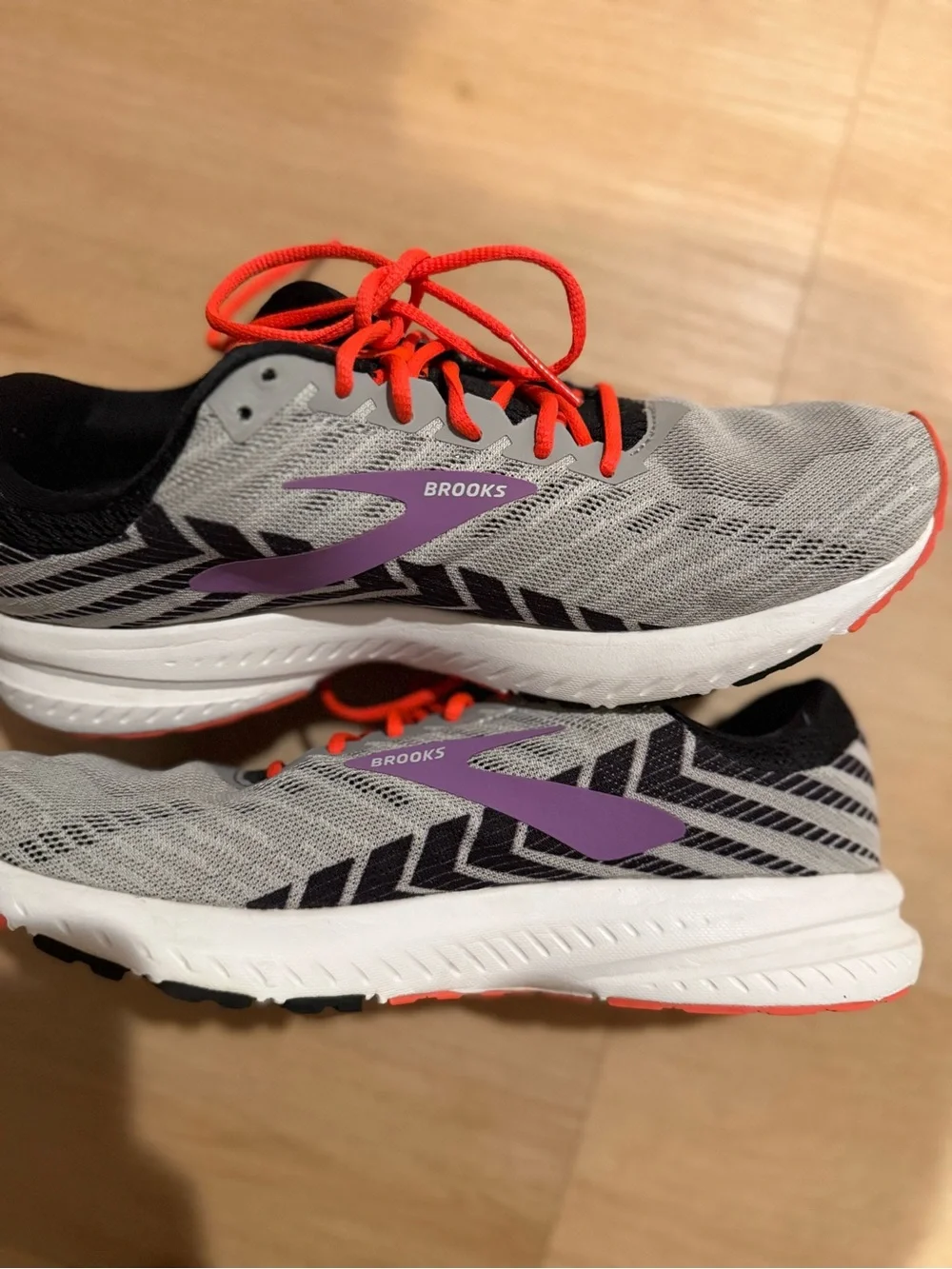 Brooks Launch 6 Women Sz 9.5 B